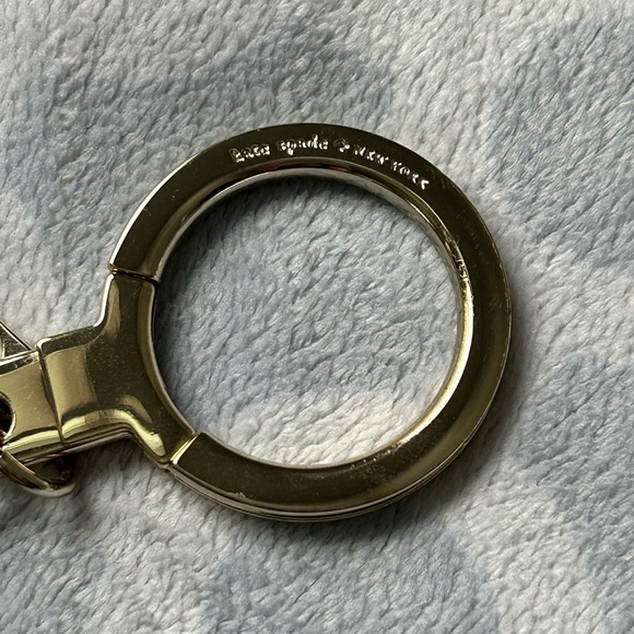 Kate Spade Black and White Daisy Keychain - Picture 4 of 4